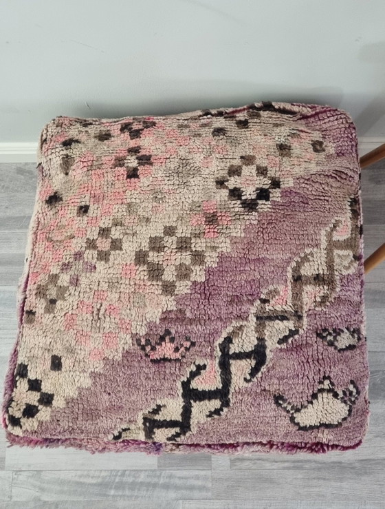 Vintage Berber Pouf – Footstools & poufs, Wool (photo 5 of 9)