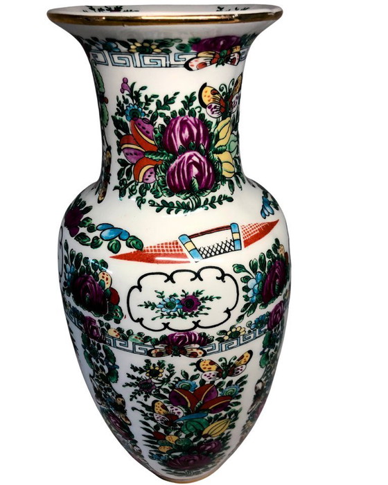 Image 1 of Jarrón de porcelana de estilo chino antiguo con decoración floral y de pájaros.