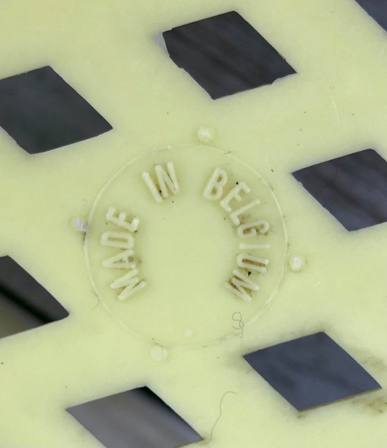 Image 1 of Estante modular de plástico amarillo pastel de los años cincuenta LL