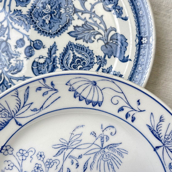 Image 1 of 6 piatti vintage in porcellana bianca e oro + 6 piccoli piatti Ridgway giacobini blu spaiati