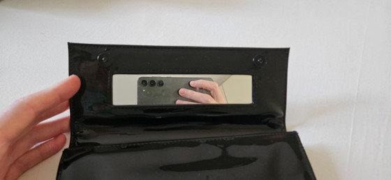 Clutch Yves Saint Laurent in pelle verniciata nera, Plastica, Nero (foto 7 di 15)