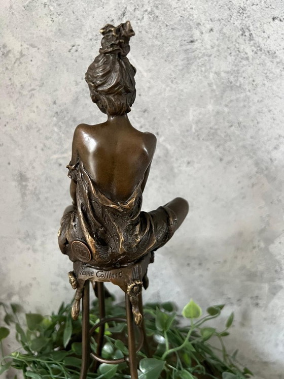 Image 1 of Statua di bronzo donna su sgabello