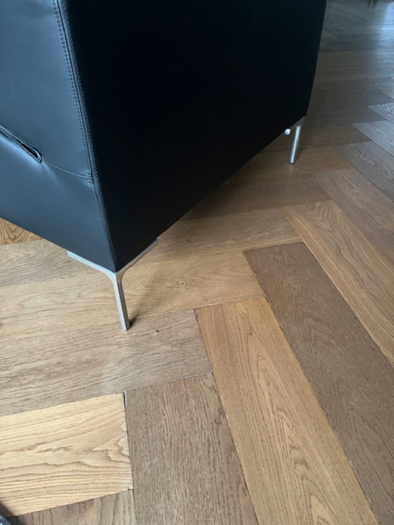 Image 1 of 2 zits en 3,5 zits design on stock bloq banken, zwart leer met voetenbank leer paars. Zelf op te komen halen. Omgeving Gouda