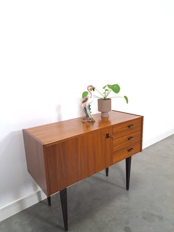 Image 1 of Mid-Century teak kastje op hoge zwarte poten met lades