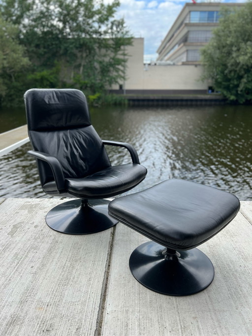 Sillón Artifort F156 con reposapiés
