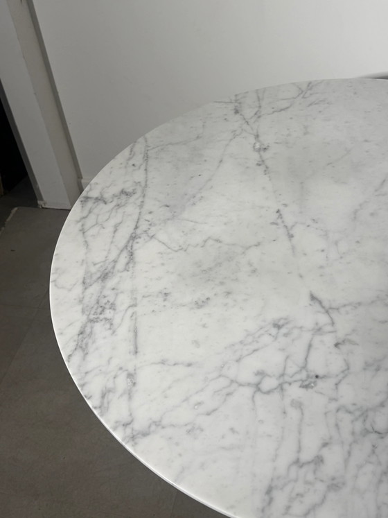 Table de salle à manger Tulip avec plateau en marbre blanc, Ø 110, Tables de salle à manger (photo 4 sur 9)