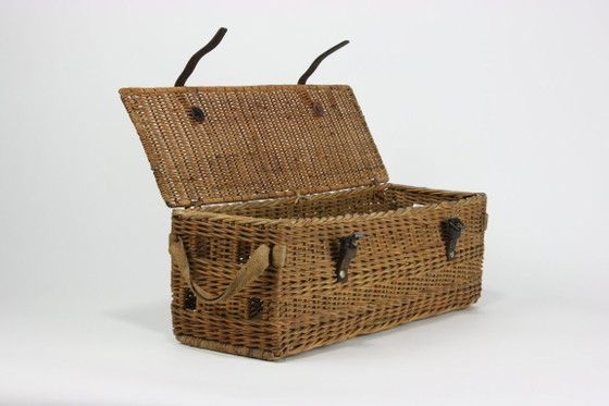 Image 1 of Malle de voyage ancienne en tissu tressé avec boucles en cuir d'origine — vers 1900-1940