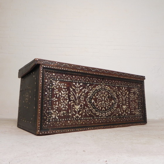 Image 1 of Coffret de mariage syrien du XIXe siècle avec incrustation de nacre