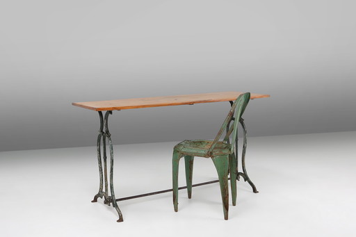 Franse antieke bistrotafel met metalen onderstel en eikenhouten blad, jaren 1890