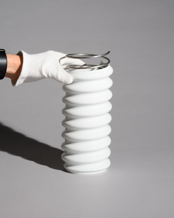 Image 1 of Duo de vases d'artiste en porcelaine blanche et noire « Rigoletto » de Rosenthal Spiral, par Ron Arad