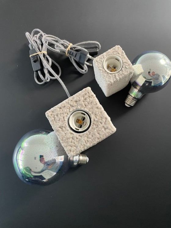 Image 1 of Set van twee moderne designlampen met sculpturale stenen basis