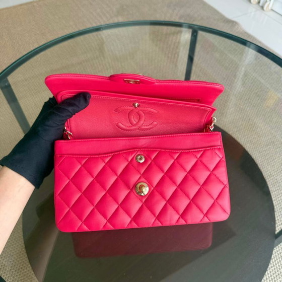 Image 1 of Chanel Classic Flap Small - 23 cm gewatteerd lamsleer rood goudkleurige hardware Serie 25