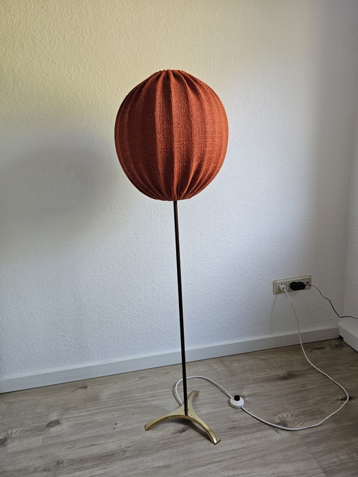 Zeldzame staande lamp uit het midden van de 20e eeuw, toegeschreven aan Hans Agne Jakobsson. – Hans-Agne Jakobssen