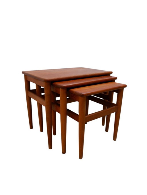 Ensemble de 3 tables d'appoint, style danois des années 1960