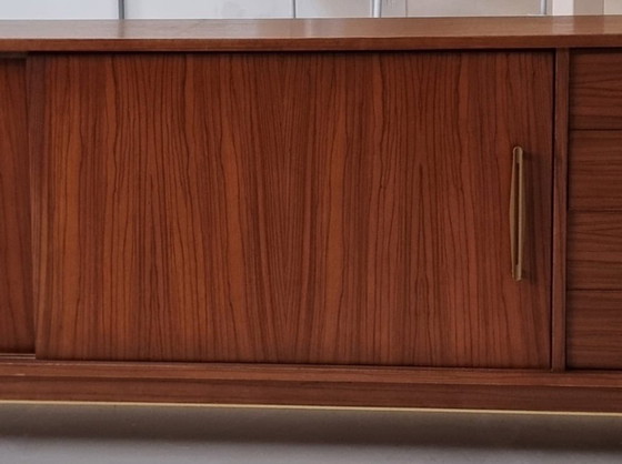 Image 1 of buffet du milieu du siècle