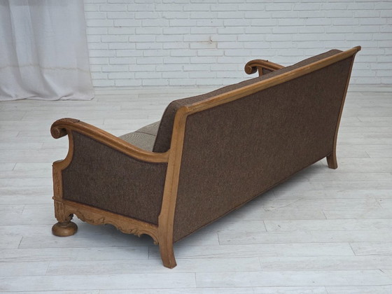 Image 1 of 1950er Jahre, dänisches 3-Sitzer-Sofa, Möbelwolle, massives geschnitztes Eichenholz.