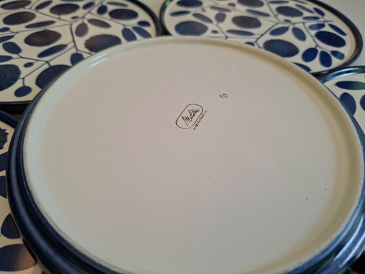 Borden en schotels uit de Melitta Stockholm ontbijtset.