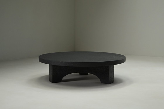 Image 1 of Tavolino da caffè in resina nera in stile brutalista, anni '70, Paesi Bassi.