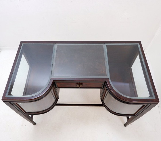 Image 1 of Konsole mit gebogenen Glastüren – Art-Deco-Stil