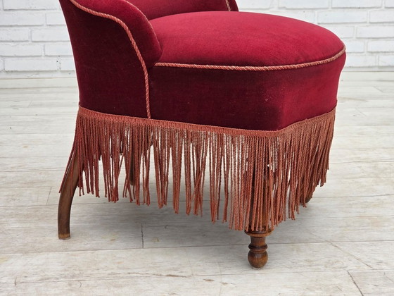 Image 1 of Sillón de cóctel danés de la década de 1950, tapizado en terciopelo rojo cereza.