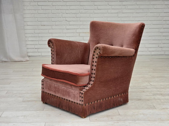Image 1 of 1970, fauteuil danois, velours d'ameublement rose saumon, bois de hêtre.