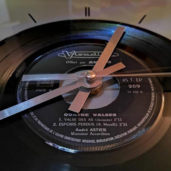 Image 1 of Vintage Clock / 45 T Vinyl / Original home decoration