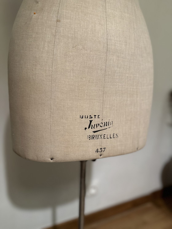 Image 1 of Manichino vintage Juvenia - taglia 42 - rivestimento in lino - base in metallo - design belga