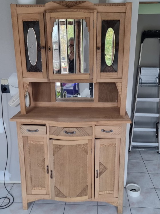 Image 1 of Esszimmer-/Küchenschrank aus der Mitte des Jahrhunderts mit Bleiglasfenstern und einer wunderschönen Oberfläche