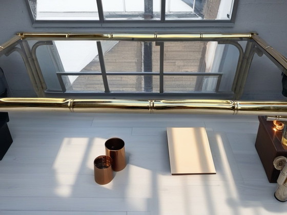 Image 1 of Couchtisch mit vergoldetem Messingrahmen in Bambusoptik