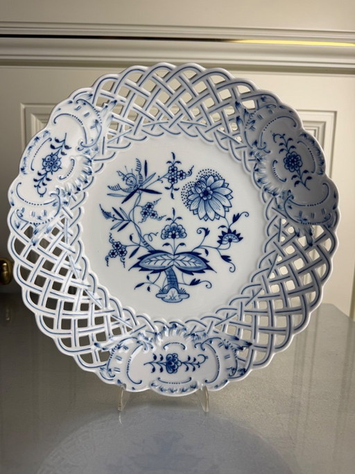 Originele Meissen kom met uienmotief, model 332, bouwjaar 1951, tweede keus, Ø 24 cm