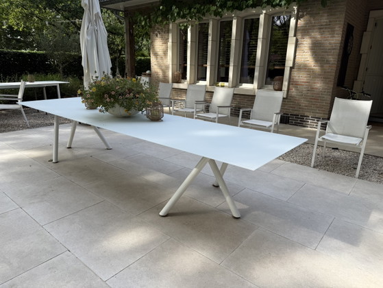 Image 1 of Designer-Gartentisch