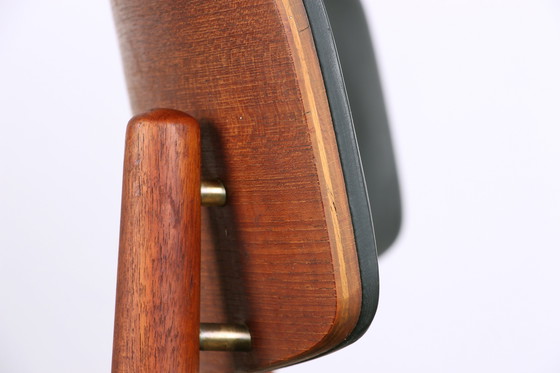 Image 1 of Juego de ocho sillas danesas de teca, polipiel negra y latón de Sven Chrobat para Sax, 1960