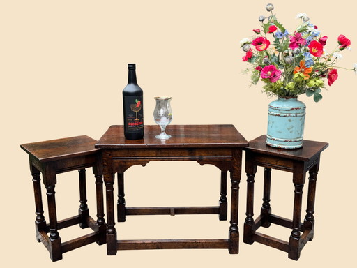 Tables gigognes anciennes en chêne | Style TITCHMARSH & GOODWIN | Chêne jacobéen | Années 1920