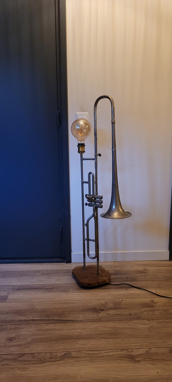 Image 1 of Lamp van trombone