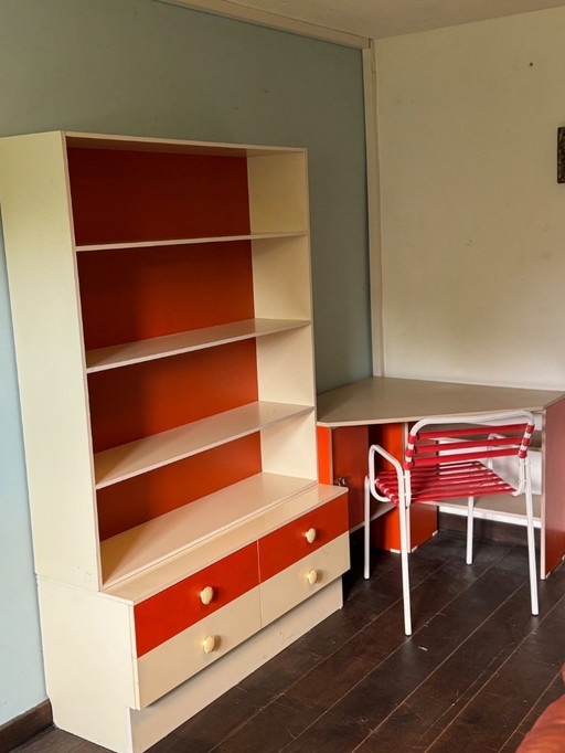 Chaise et bibliothèque de bureau vintage