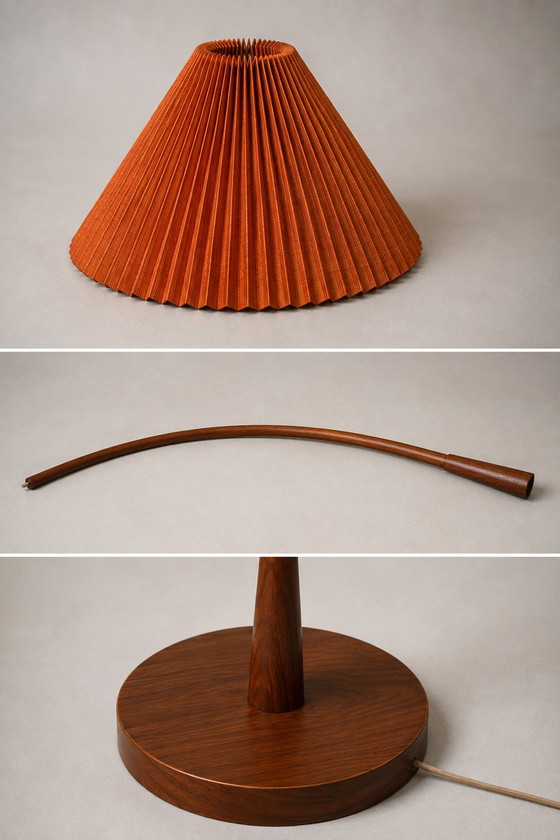 Scandinavian Vintage Teak Floor Lamp, circa 1968-1975 – Curved Wooden Base & Original Pleated Shade (photo 5 of 5)