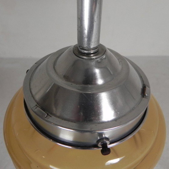 Image 1 of Art-Deco-Pendelleuchte mit beigefarbenem Glasschirm, 1930er Jahre