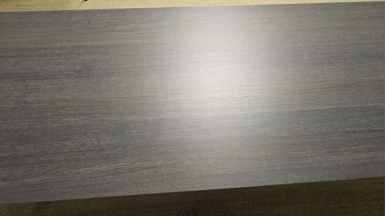 Image 1 of Leolux kalia eetkamertafel 280x100; blad = eiken; frame = epoxy; pootdoppen = zwart