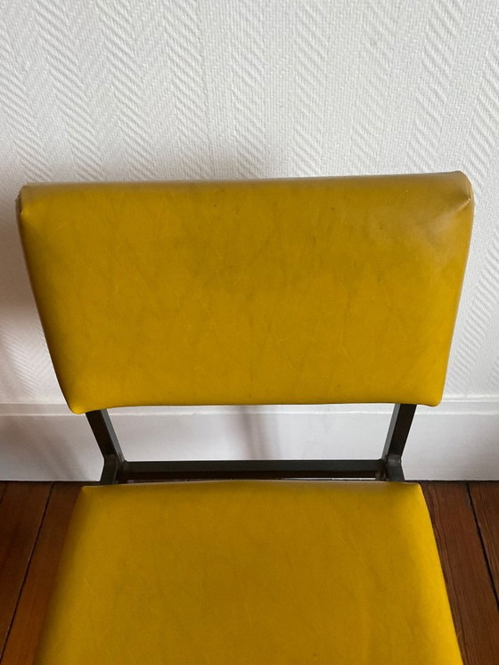 Image 1 of Sedia modernista degli anni '60 – metallo nero e similpelle gialla