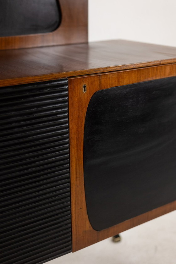 Image 1 of Coppia di armadi italiani impiallacciati in teak. Circa 1960.