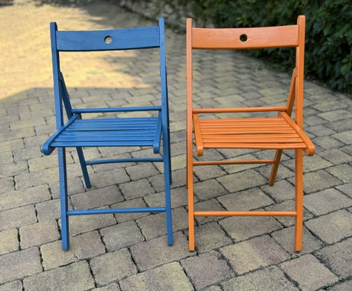 Set Vintage Bemalte Blaue und Orange Stühle