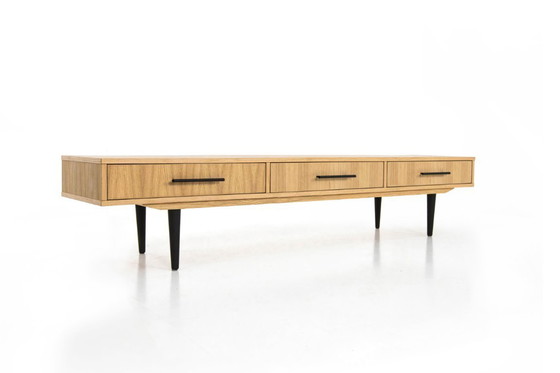 Image 1 of Buffet bas en chêne 3 tiroirs - L01