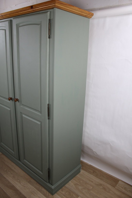 Armoire Vintage Gautier Relookée Style Années 60 – Vert Sauge