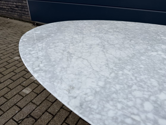 Image 1 of Original oval Knoll Tulip dining table (198cm) Carrara marble Eero Saarinen