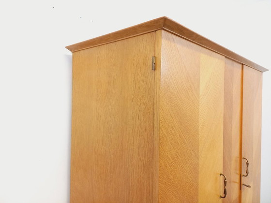 Image 1 of Vintage eikenhouten kledingkast uit de jaren 60