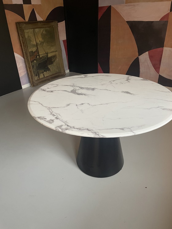 Image 1 of Marble dining table 120cm round