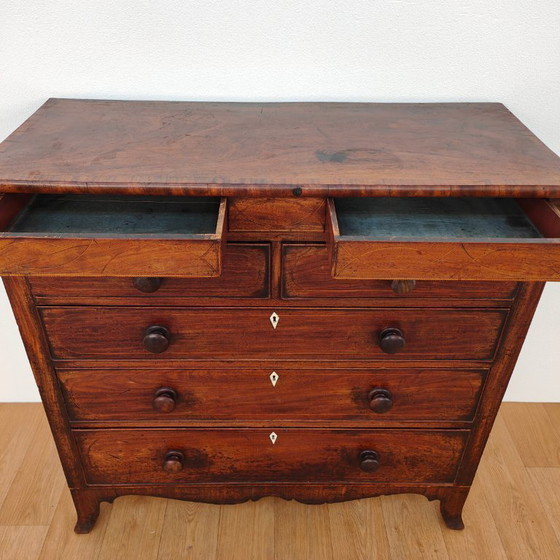 Image 1 of commode ancienne de style géorgien