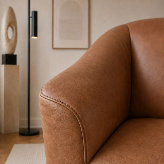 Vintage Cognac Leather Lounge Chair & Ottoman | Timeless 1990s Design – Armchairs, Wood (photo 4 of 7)