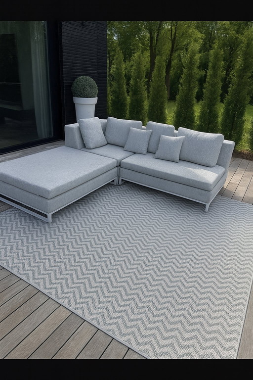 Manutti garden furniture in very good condition + protective covers
