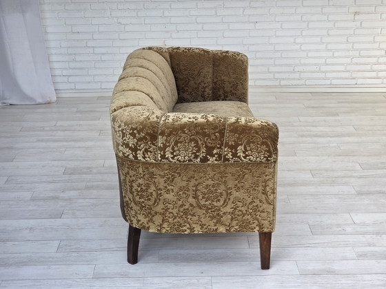 Image 1 of Canapé danois 3 places des années 1960, velours d'ameublement vert, pieds en bois de frêne